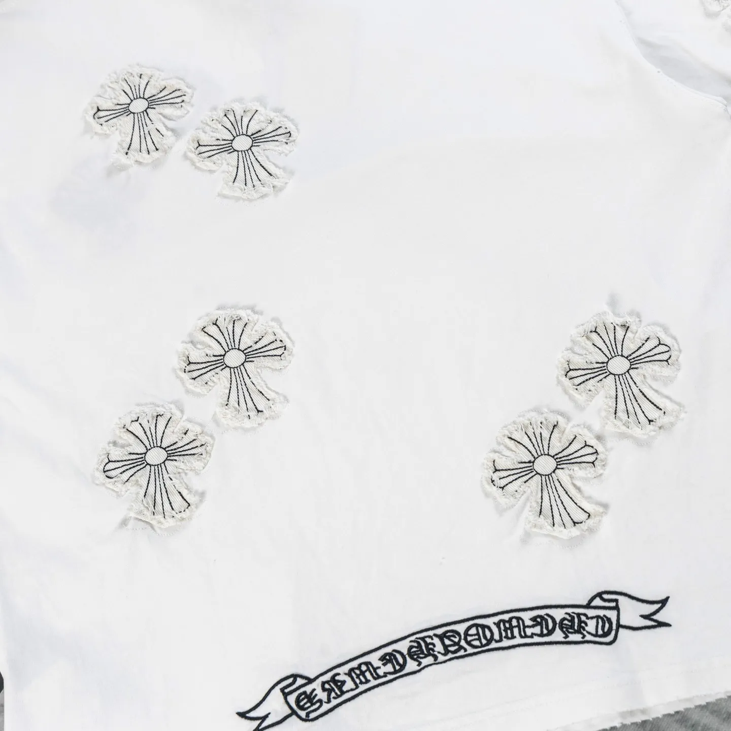 105 Chrome Hearts 26ss T Quality ， ， ， Retro 。 ， ， Retro ， 。 ， ， ， 。 ， ， ， 。 Size：S—XL ：Black White
